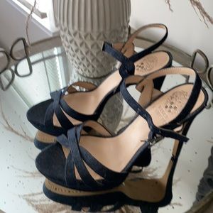 New beautiful vince camuto platform sandals jeans material